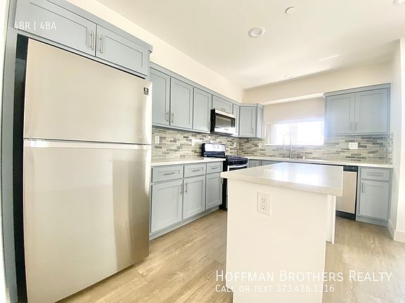 2nd image of 11207 Oxnard St #B