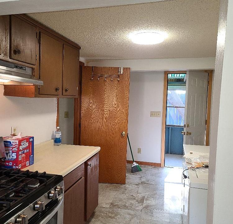 1st image of 209 Grant Ave S