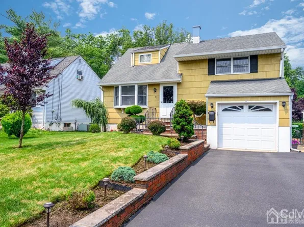 31 Brookside Ct, Colonia, NJ 07067