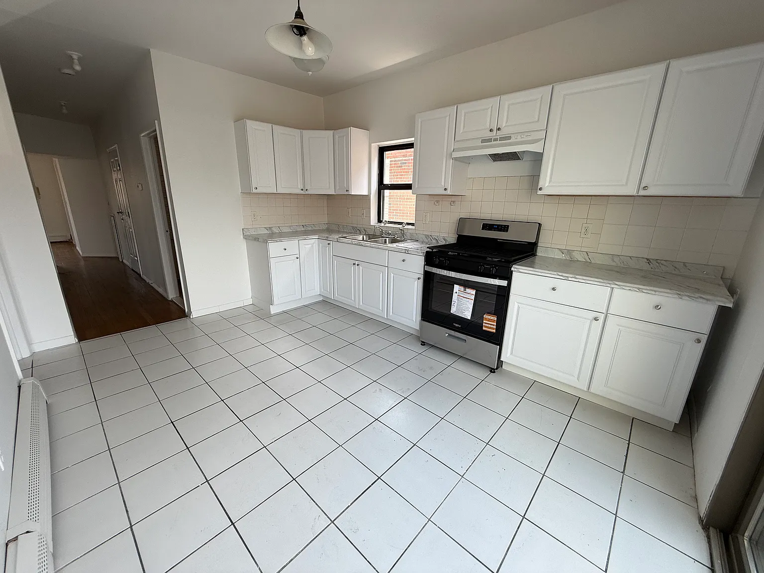 3 bed, $2,000 — Photo 2