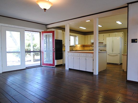 5th image of 257 Crussell Dr