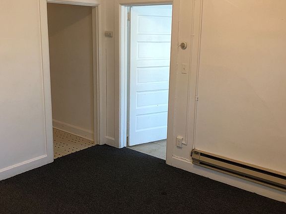 4th image of 405 NE Oak St APT R