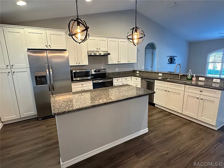 5825 N Larkspur Way — Photo 4