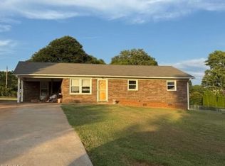 219 Burbank Dr, Lexington, NC 27295