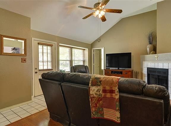4th image of 2305 Belton Dr