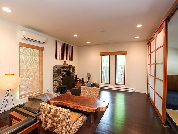 5th image of 10 Fitzsimmons Ln