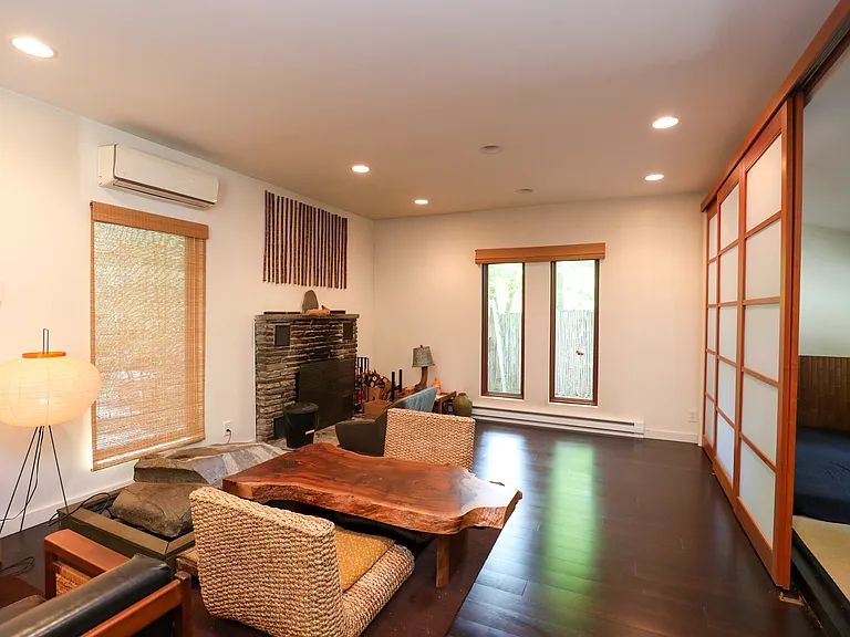 10 Fitzsimmons Ln — Photo 5