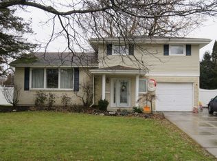 139 Lawnwood Dr, Amherst, NY 14228