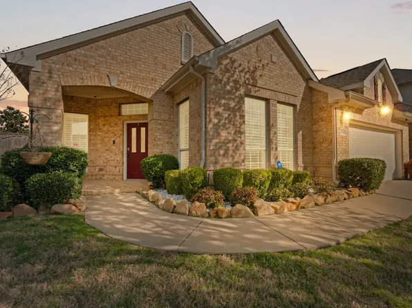 1713 Goshawk Ln, Corinth, TX 76210
