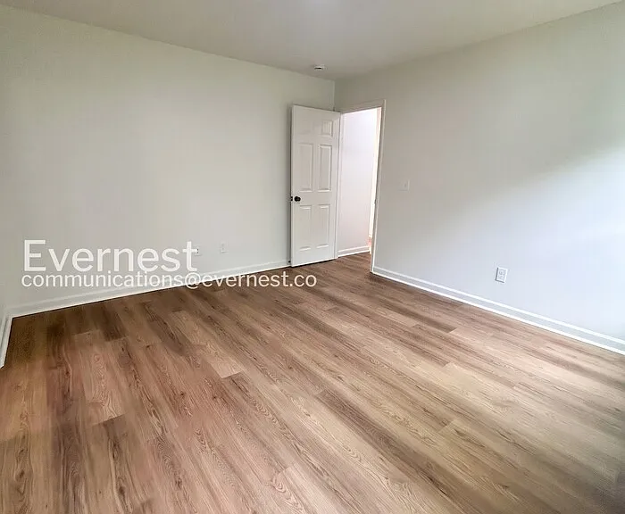 411 E Torbush Dr — Photo 18