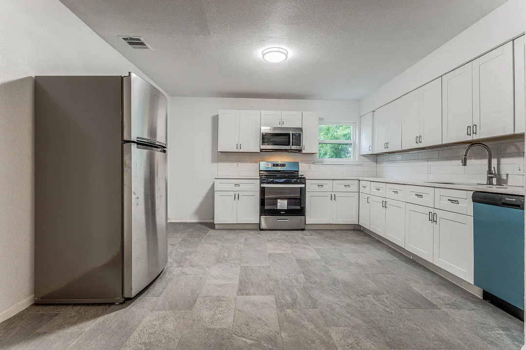 2 bed, 840 sqft, $1,299 — Photo 4