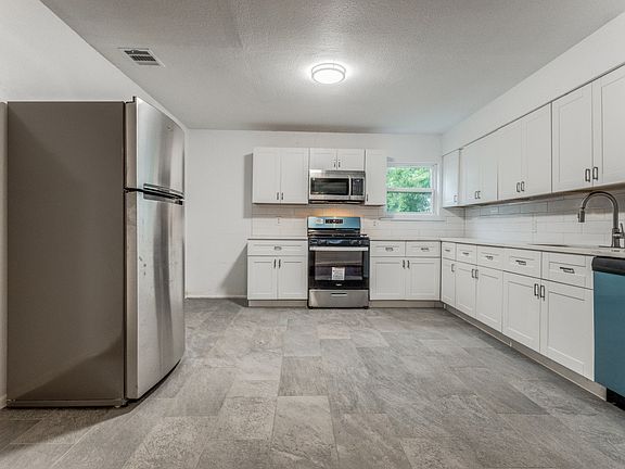 4th image of 1039 Star St