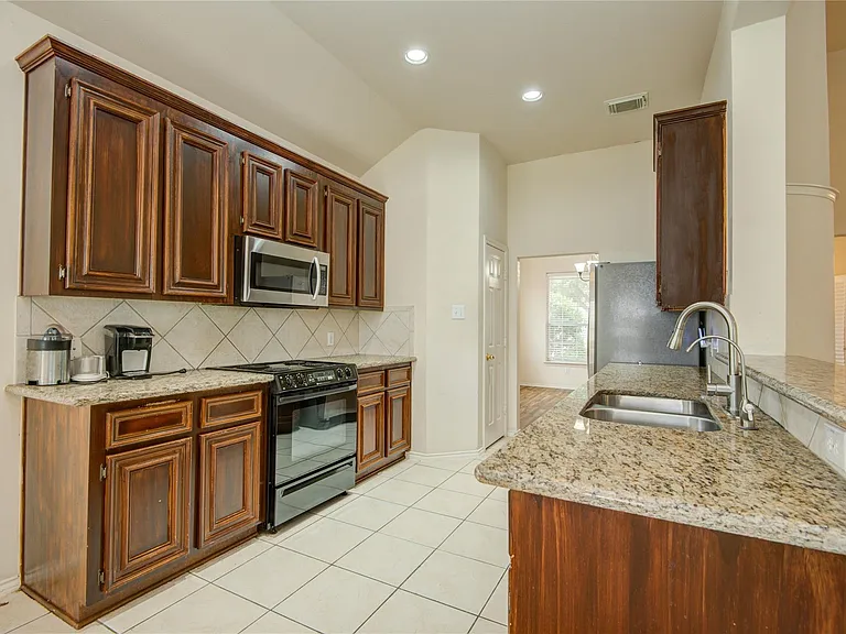 21718 Grand Hollow Ln — Photo 10