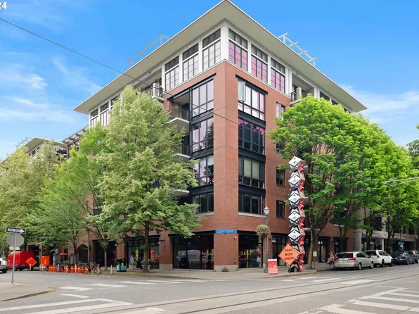 726 NW 11th Ave APT 212, Portland, OR 97209