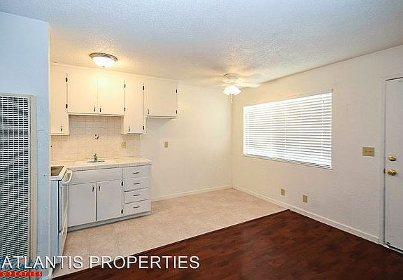 4th image of 132 N 5th St APT 06