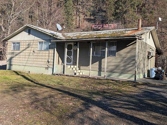 2nd image of 422 Old School Ave