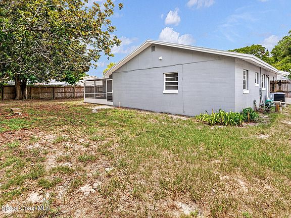 5th image of 3905 Valley Ln