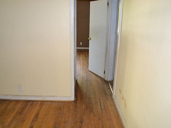 5th image of 1324 Almont Dr SW