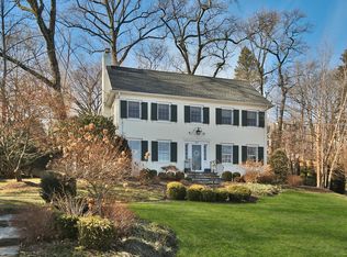 352 Hillcrest Rd, Ridgewood, NJ 07450