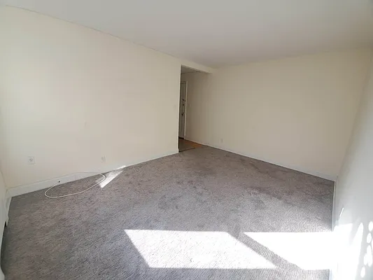 Rented by Smart NY Realty LLC | media 8