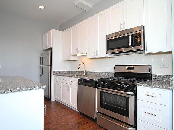 3rd image of 1057 W Grand Ave APT 2M
