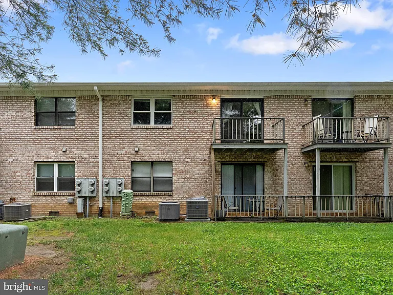 1809 Silver Ct — Photo 23