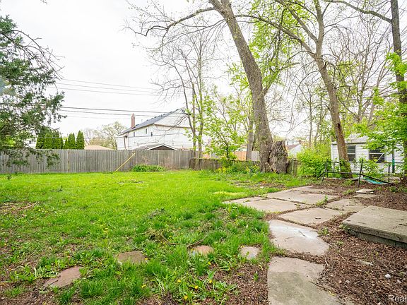3rd image of 15315 Semrau Ave