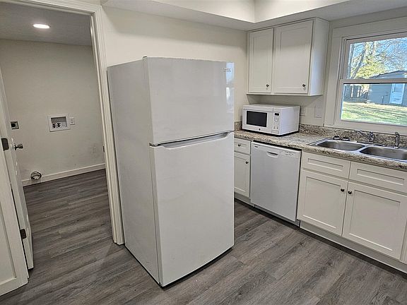 3rd image of 530 W Washington St
