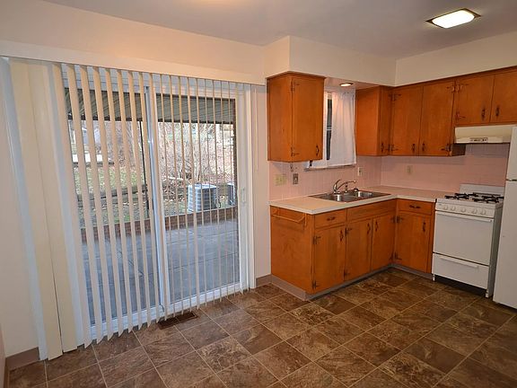 4th image of 1359 Brittain Woods Rd
