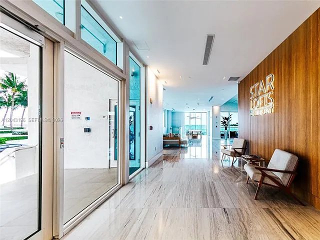 2 bed, 2.0 bath, $5,400 — Photo 3