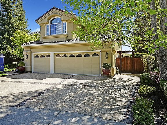 3rd image of 20 Greenridge Pl