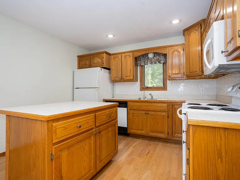 612 S Sparks Ave — Photo 3