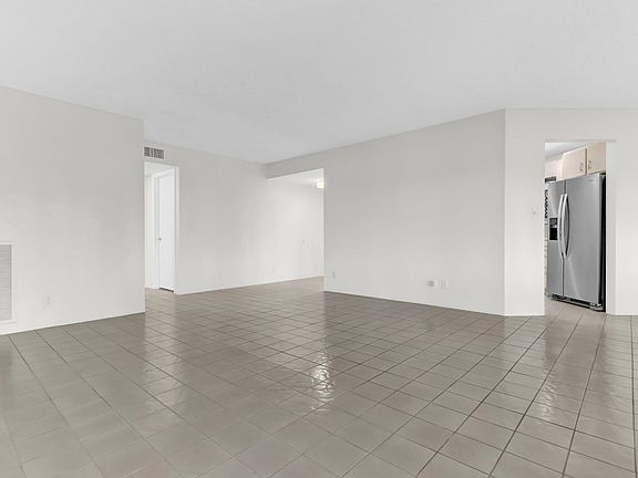 5th image of 5800 Camino Del Sol Apt 103