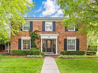 40 N Duval Rd, Grosse Pointe Shores, MI 48236