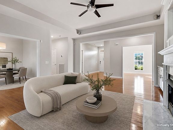 3rd image of 913 Leblanc Ct
