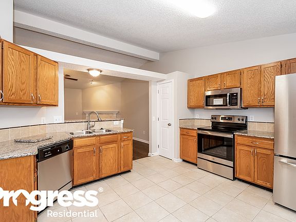 4th image of 529 Summit Dr