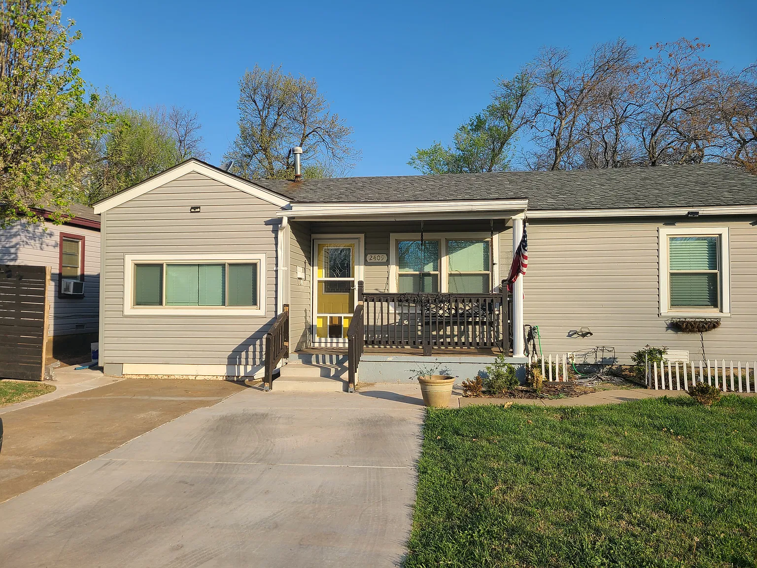 3 bed, 1087 sqft, $1,450 — Photo 1