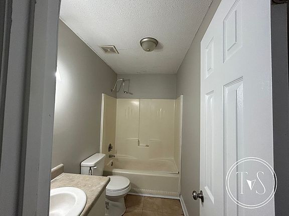 5th image of 528 Ashmore Rd