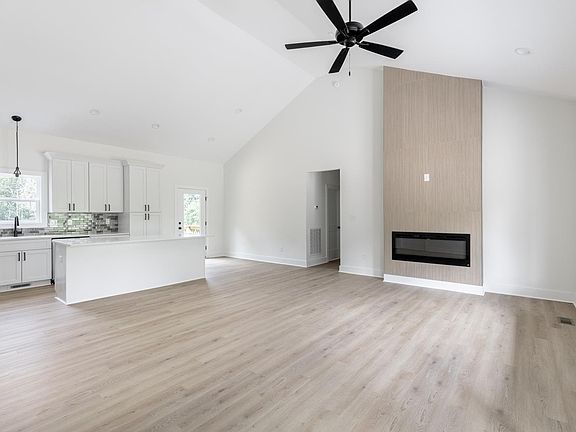 3rd image of 2638 Twin Lake Dr
