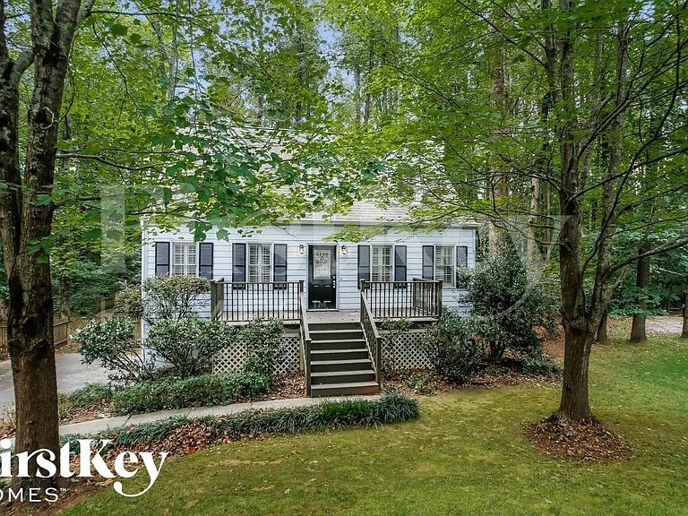 4042 Hampton Ct — Photo 1