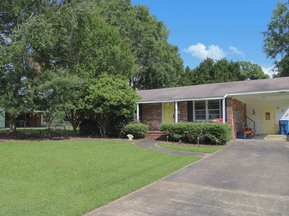 206 Larkin Dr, Greenwood, SC 29646