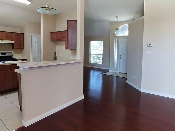 4th image of 10509 Lone Pine Ln