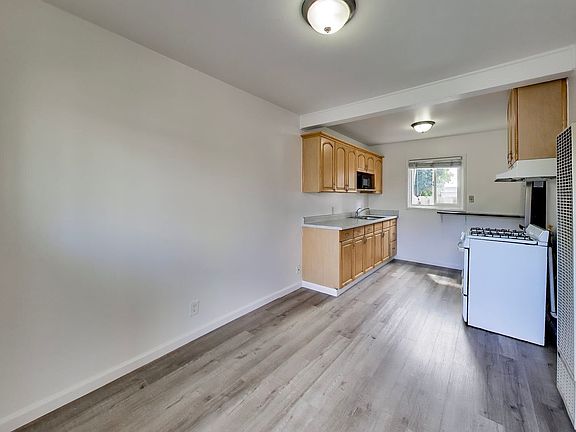 4th image of 357 Willow St APT 5