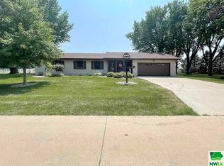 3089 371st St, Sioux Center, IA 51250