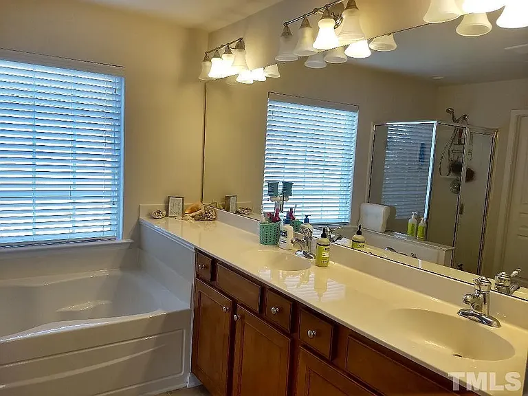 210 Oswego Ct — Photo 15