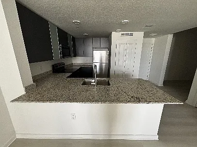 1 bed, 750 sqft, $1,350 — Photo 2