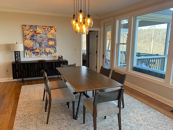 4th image of 12 Spring Ridge Ln