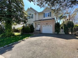 35 Willis Ave, Syosset, NY 11791