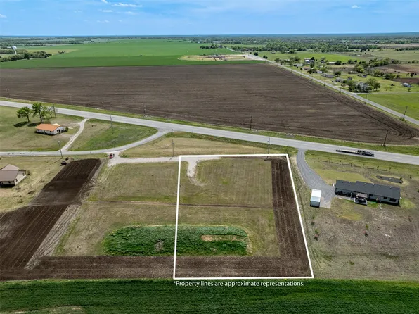 2 McCartney Trl, Whitewright, TX 75491