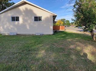 2001 7th Ave NW, Minot, ND 58703